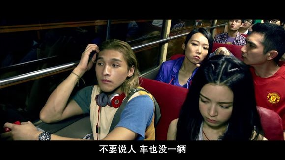 在不经意见重现香港的复杂世界——《那夜凌晨,我坐上了旺角开往大埔的红Van》摄影师访谈